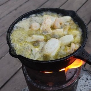 簡単キャンプ飯！シーフードmixアヒージョ